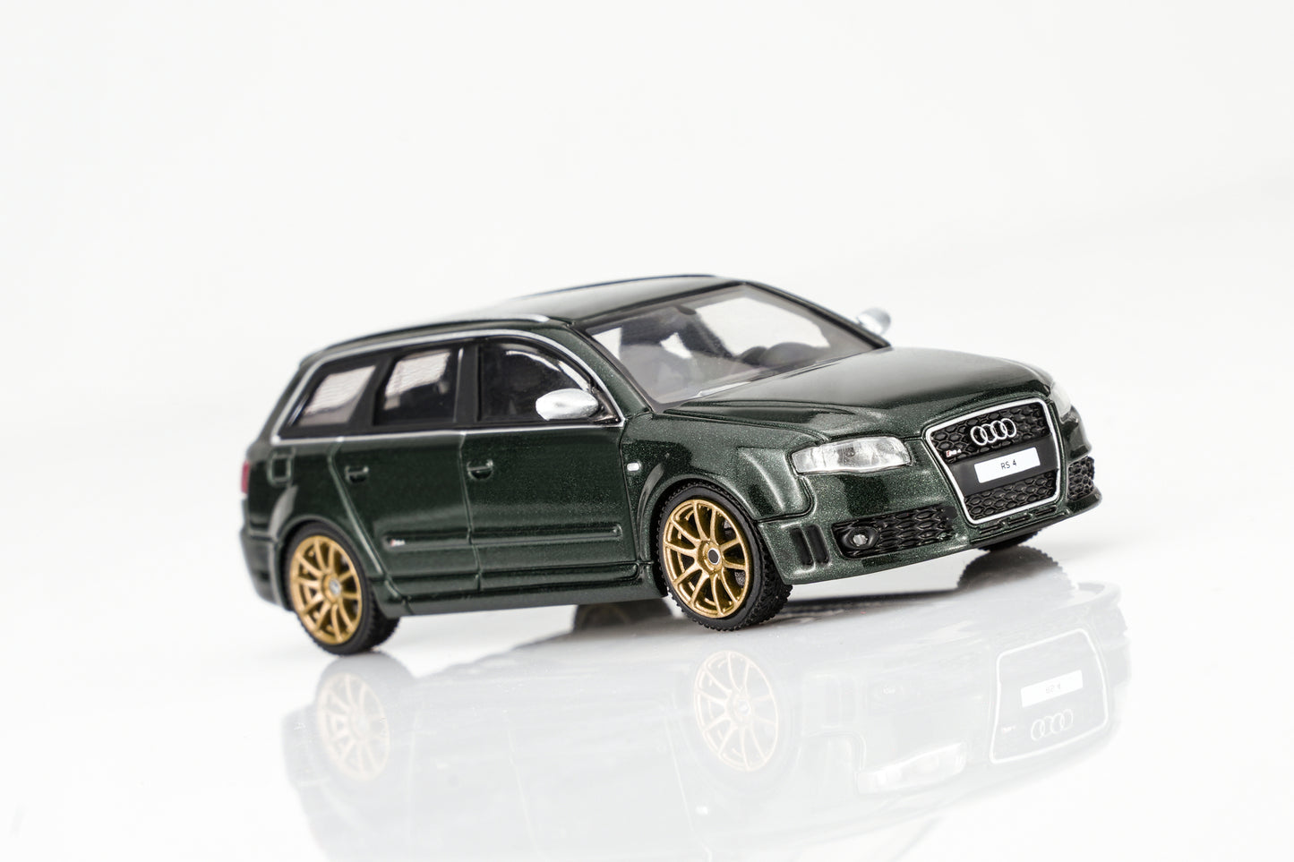 (PRE-ORDER) Motorhelix 1:64 Audi RS4 (B7) 2005 - Deep Green Pearl M68307