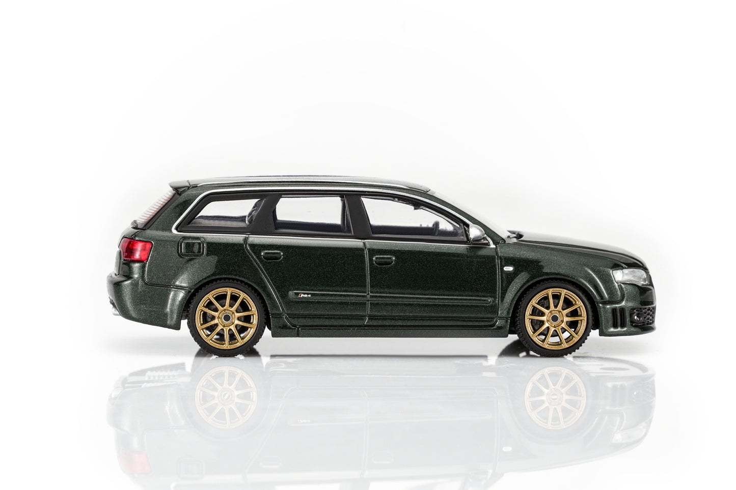 (PRE-ORDER) Motorhelix 1:64 Audi RS4 (B7) 2005 - Deep Green Pearl M68307