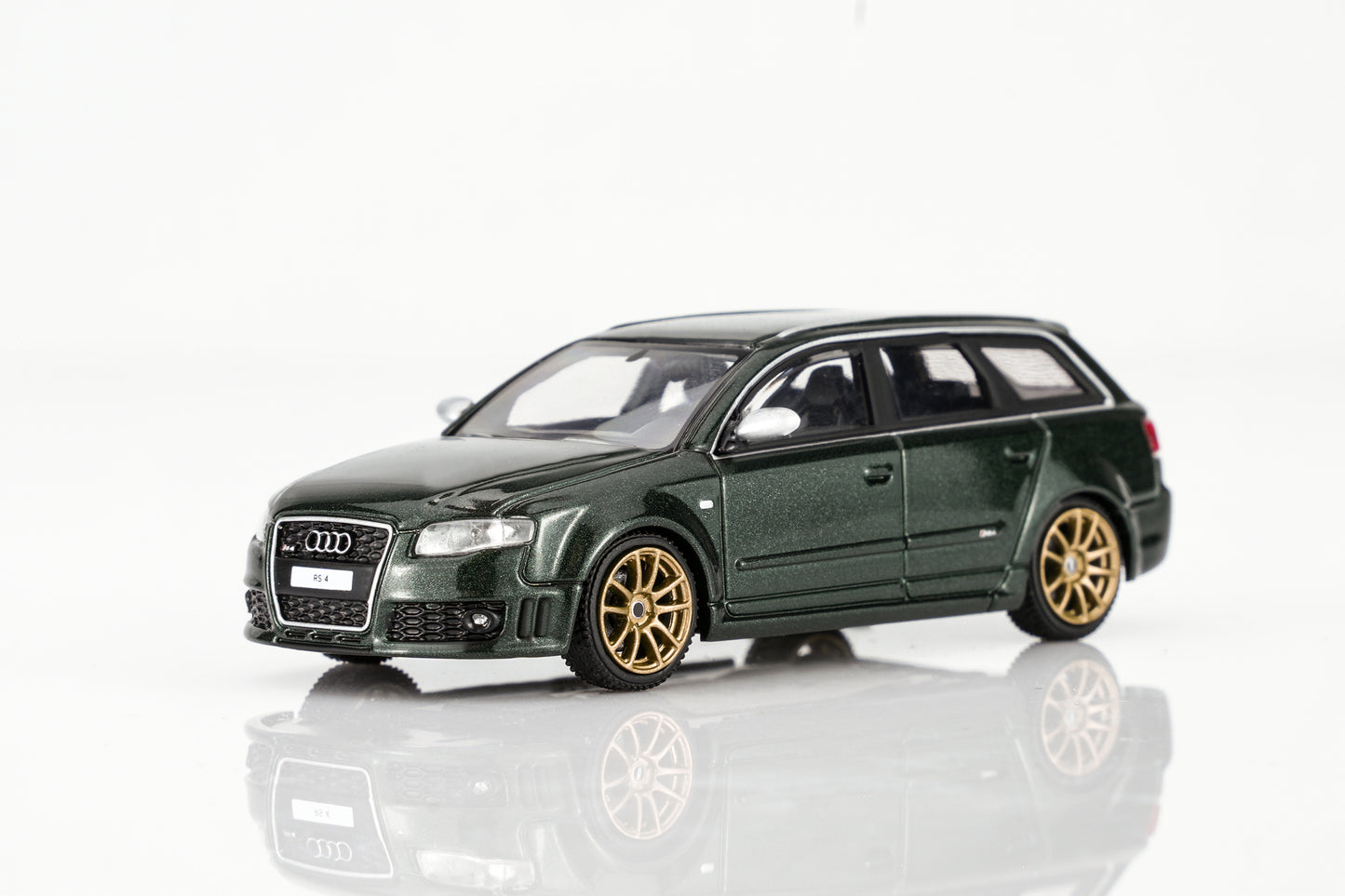(PRE-ORDER) Motorhelix 1:64 Audi RS4 (B7) 2005 - Deep Green Pearl M68307