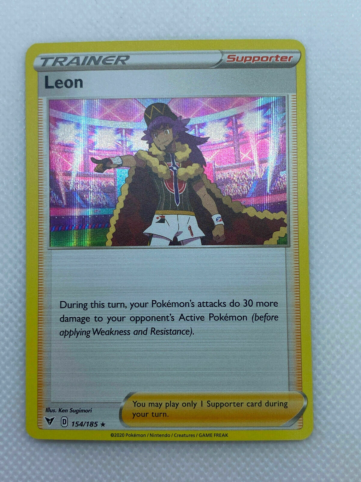 Pokémon Sword & Shield Vivid Voltage Leon Rare Holo #154/185 NM