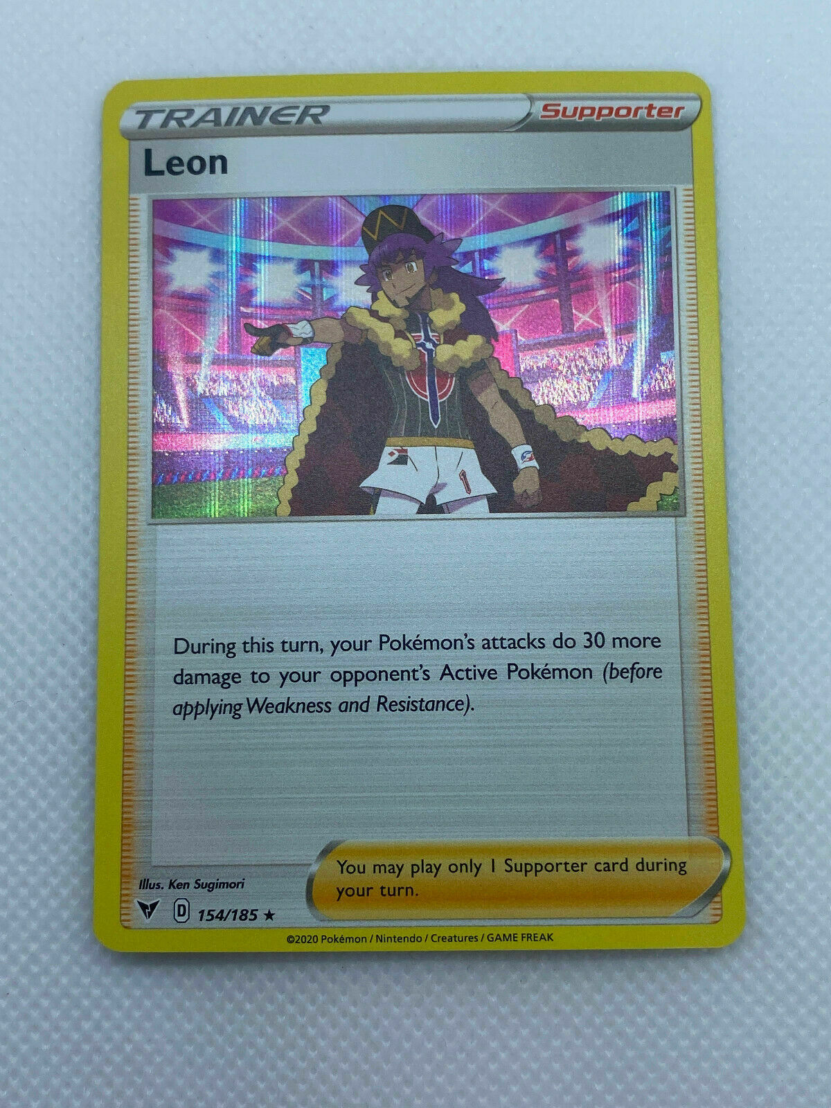 Pokémon Sword & Shield Vivid Voltage Leon Rare Holo #154/185 NM
