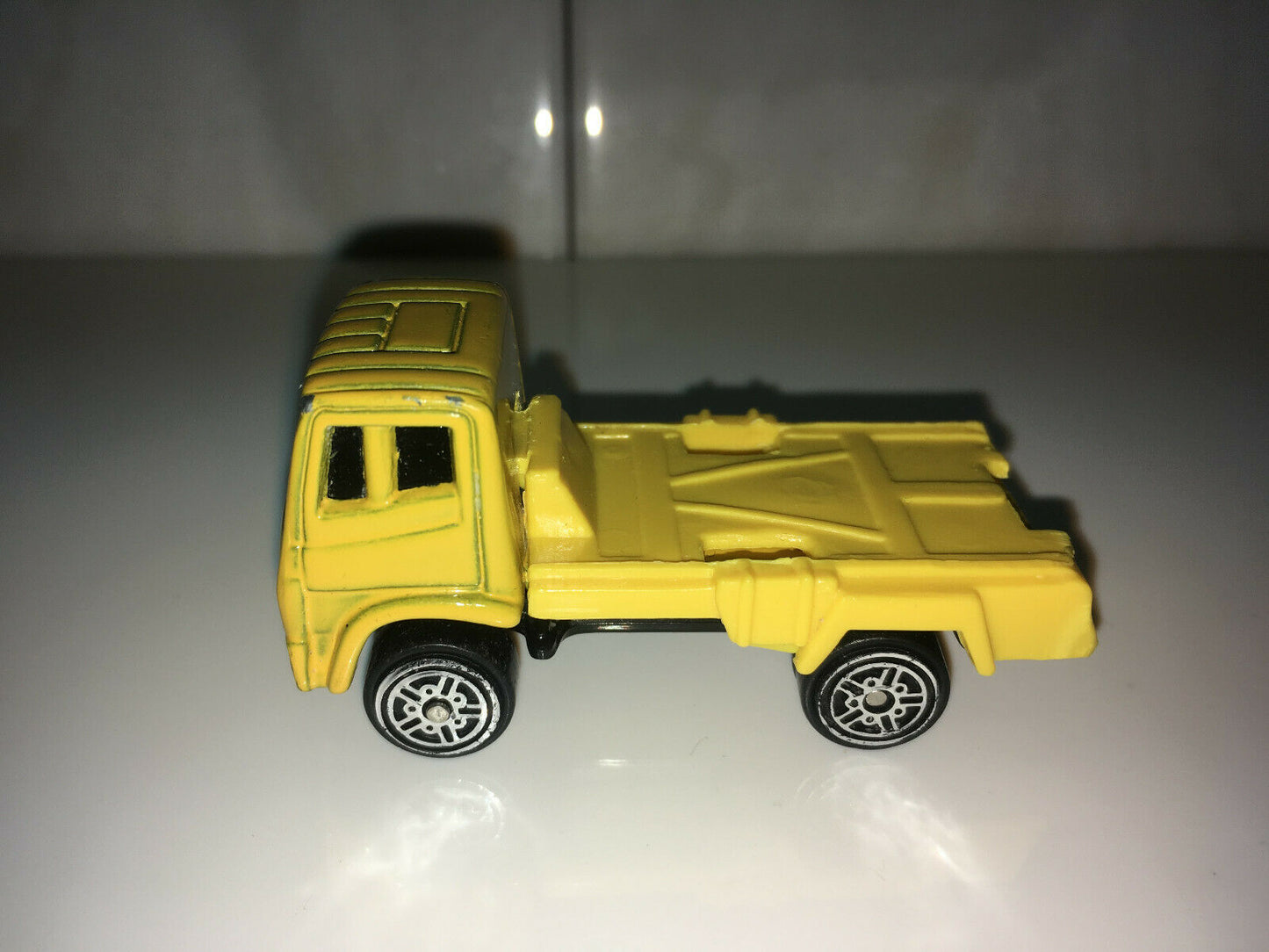 RARE VINTAGE Maisto Yellow transport Truck flatbed